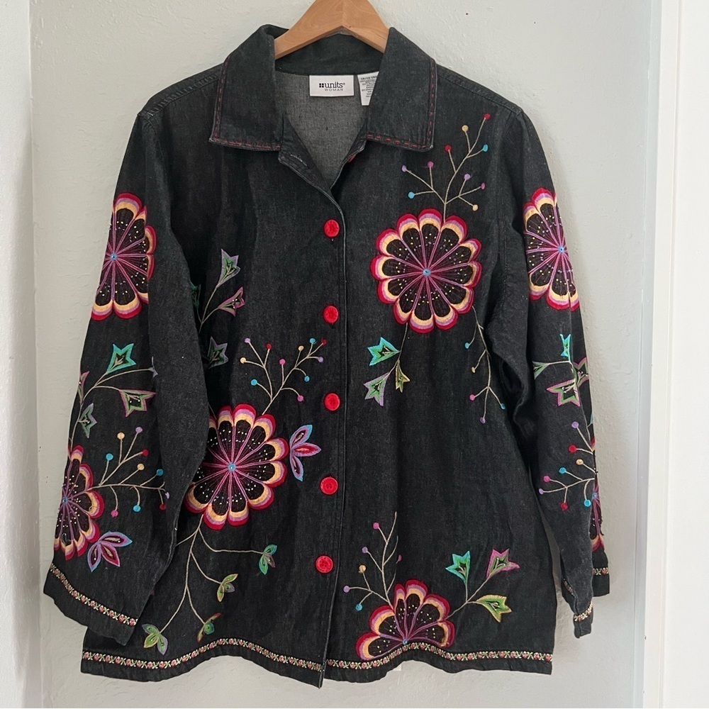 Units Women’s Sz 1X Embroidered Beaded Black Denim Floral Jacket Art To Wear - Picture 2 of 12
